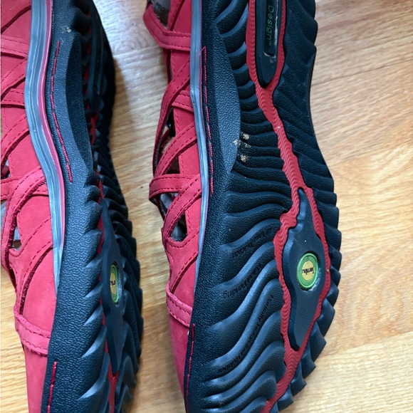 Jambu Women's Vibrant Red Strappy Sandals - Picture 4 of 5